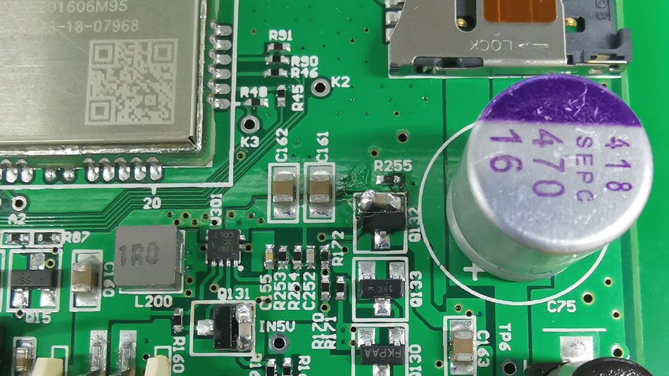 PCBA प्रशोधन कारखानाको आपूर्ति श्रृंखला व्यवस्थापनले उत्पादन स्थिरता र डेलिभरी समयलाई पनि असर गर्छ। लचिलो आपूर्ति श्रृंखला भएको कारखानाले बजारको मागमा भएको परिवर्तनलाई तुरुन्तै प्रतिक्रिया दिन सक्छ, सामग्रीको अभावले गर्दा हुने उत्पादन ढिलाइलाई कम गर्न सक्छ, र उच्च गुणस्तरका उत्पादनहरूको समयमै डेलिभरी सुनिश्चित गर्न सक्छ।